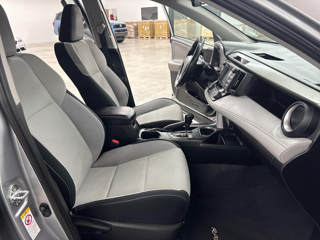 Toyota RAV4 AWD 4dr XLE (Natl) 2016