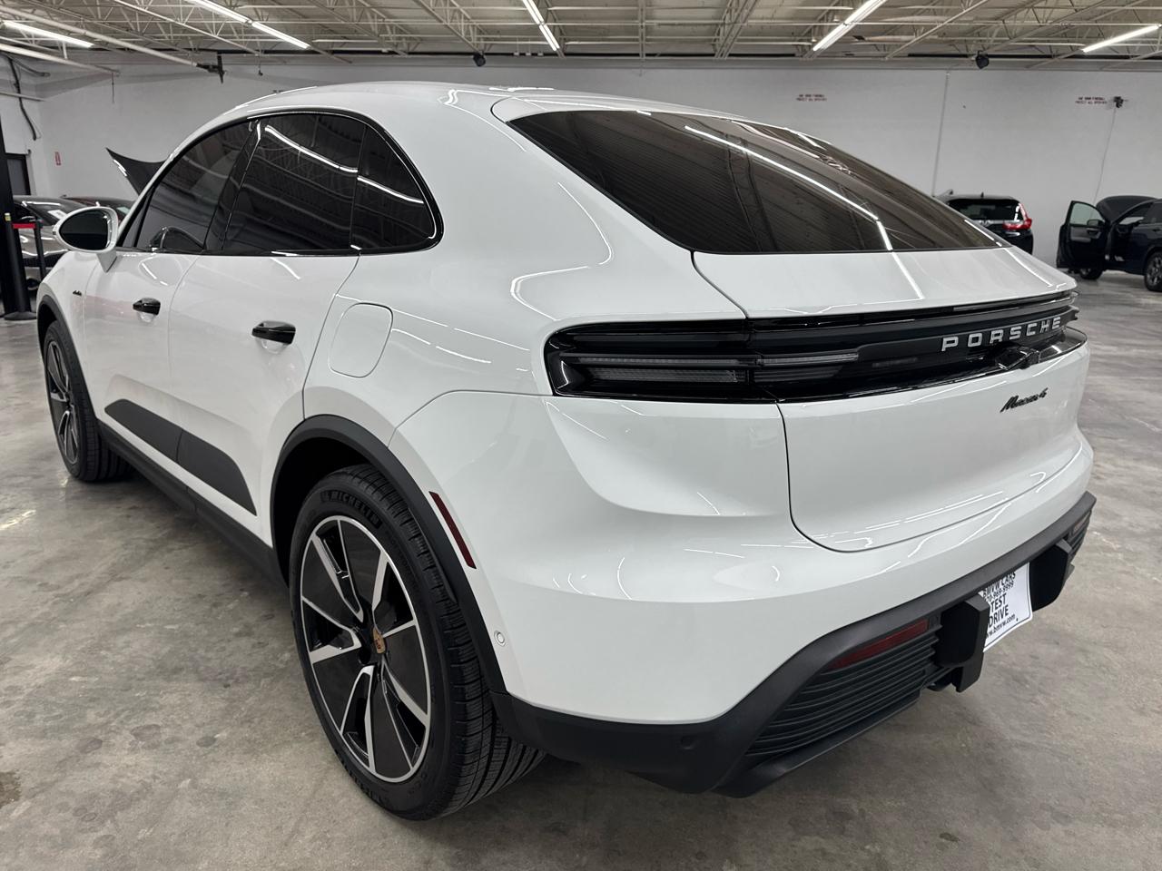 Porsche Macan Electric 4 AWD 2024