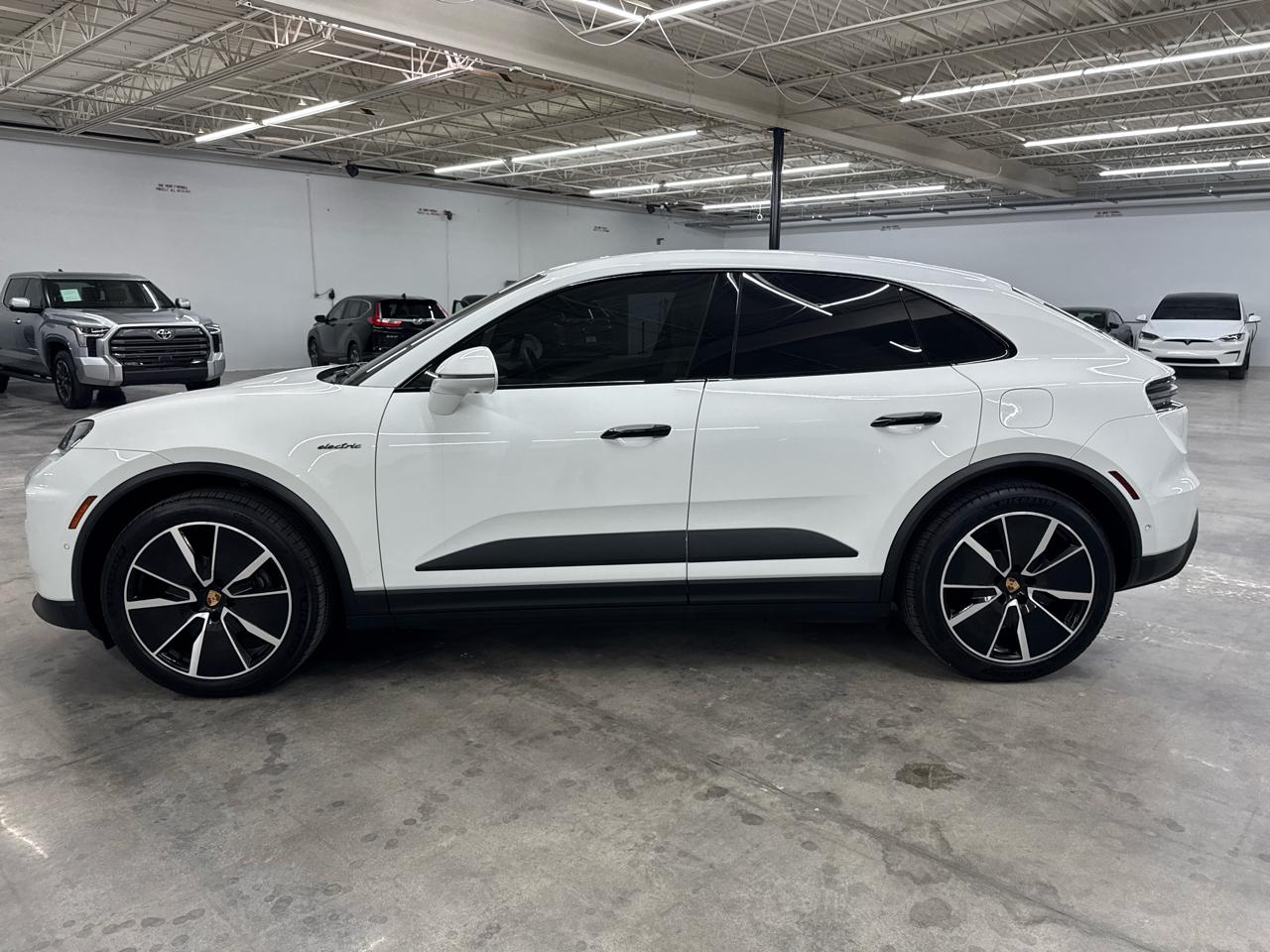 Porsche Macan Electric 4 AWD 2024