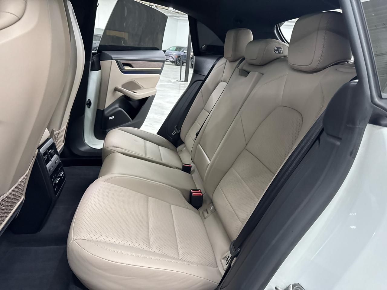 Porsche Macan Electric 4 AWD 2024