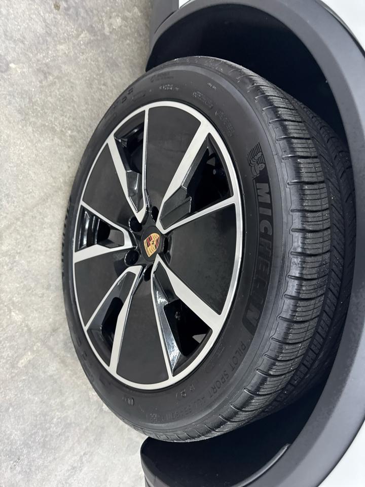 Porsche Macan Electric 4 AWD 2024