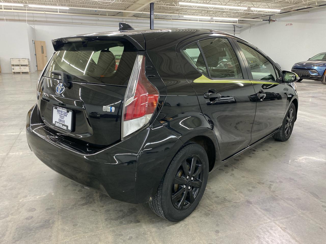 Toyota Prius c Persona Series Special Edition 2016