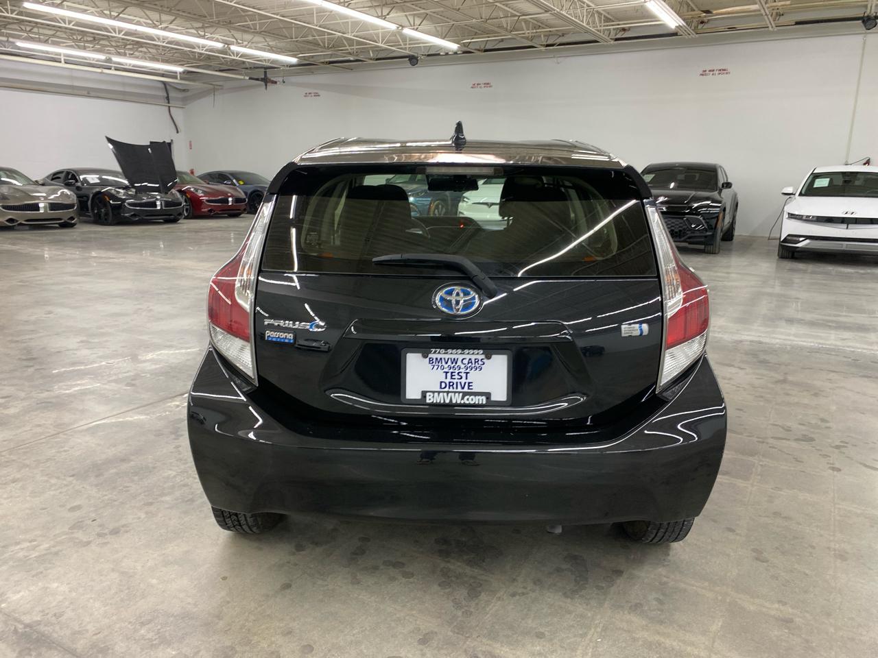 Toyota Prius c Persona Series Special Edition 2016