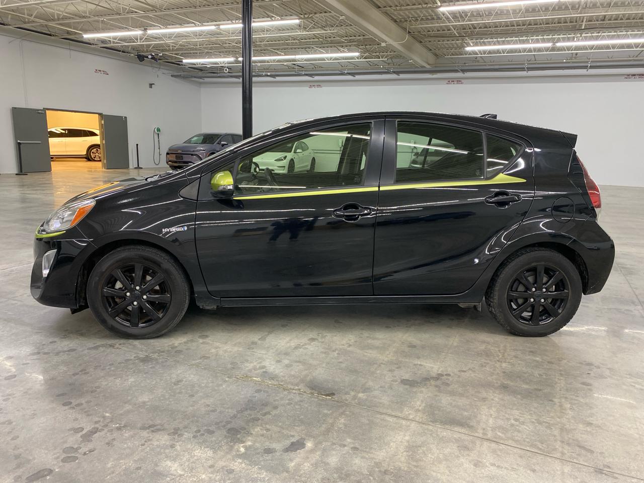 Toyota Prius c Persona Series Special Edition 2016