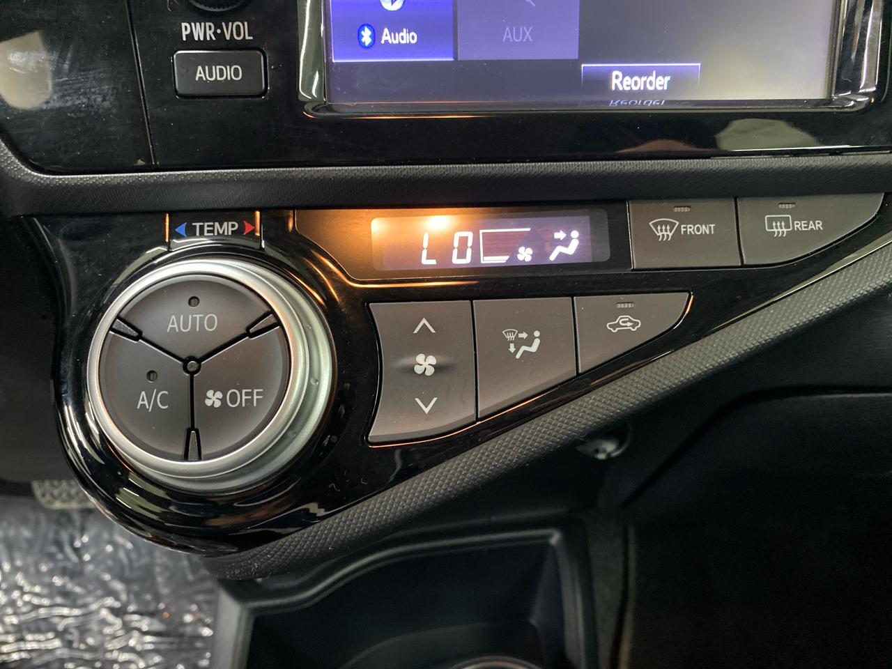 Toyota Prius c Persona Series Special Edition 2016