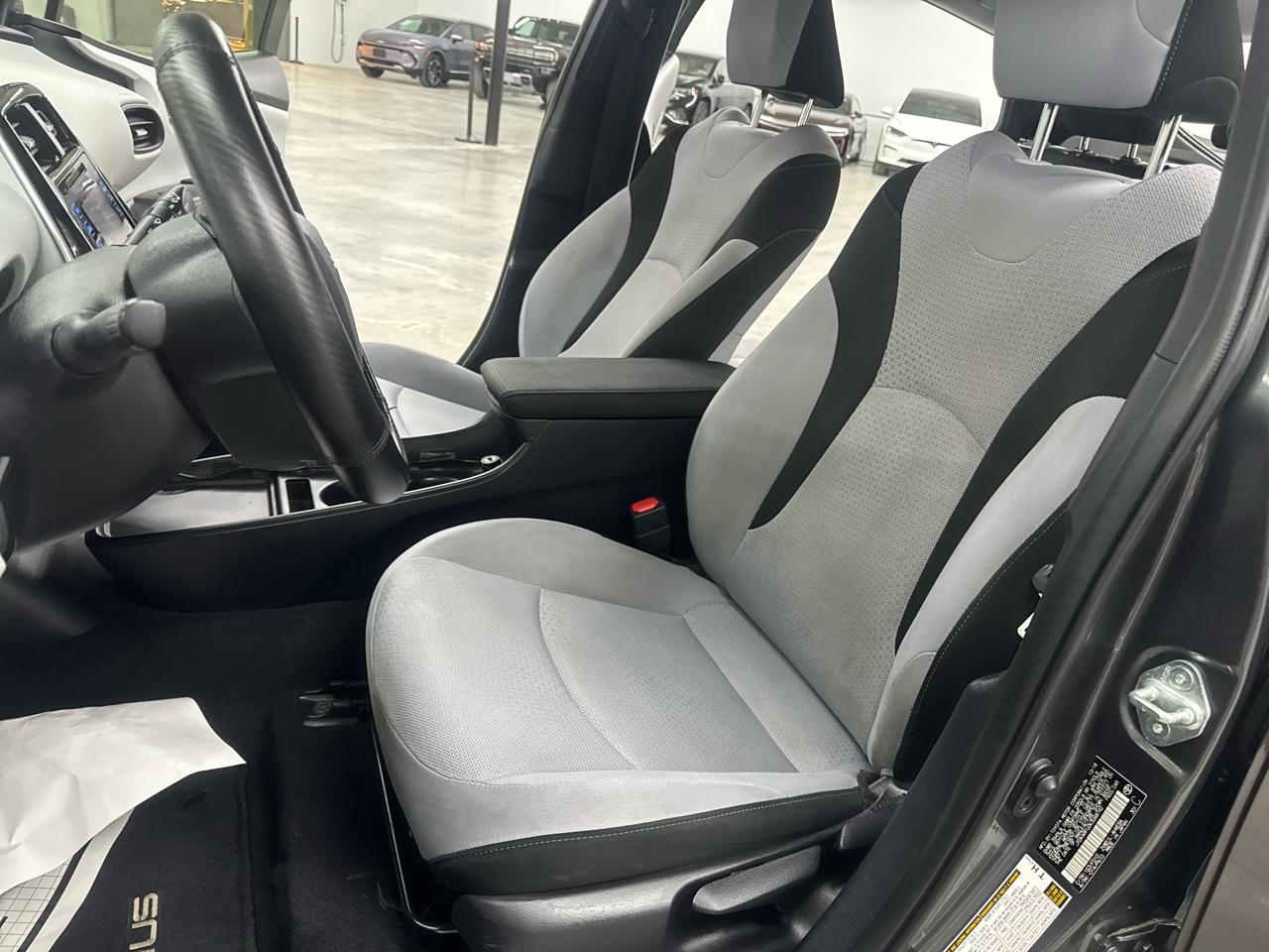 Toyota Prius LE 2019