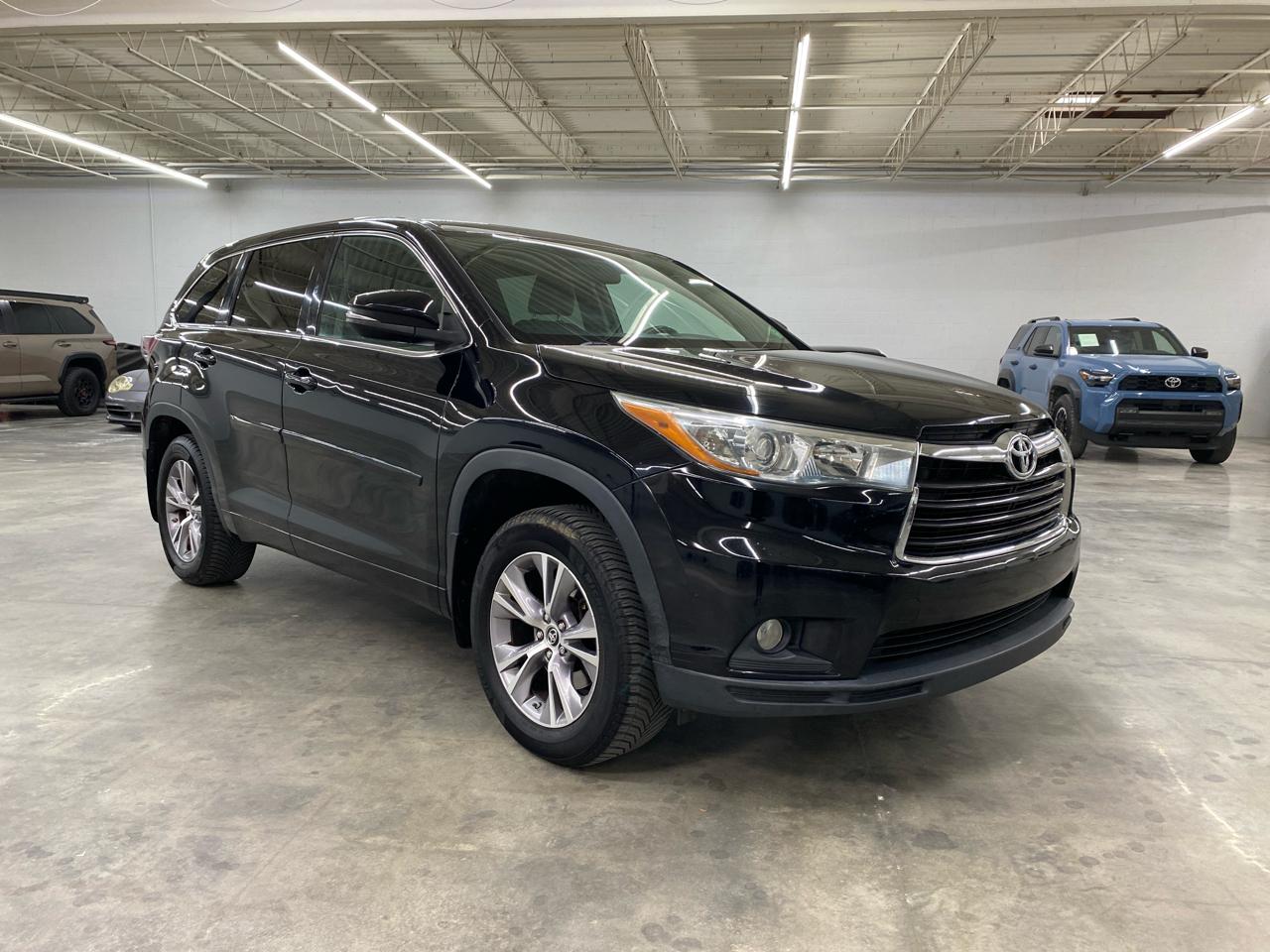 Toyota Highlander AWD 4dr V6 LE (Natl) 2016