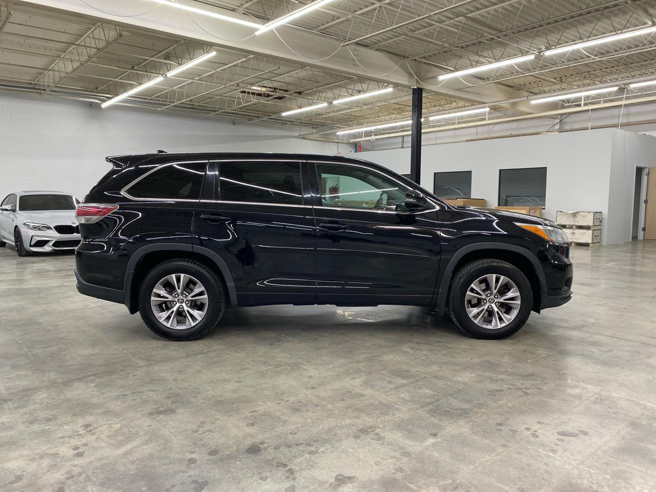 Toyota Highlander AWD 4dr V6 LE (Natl) 2016