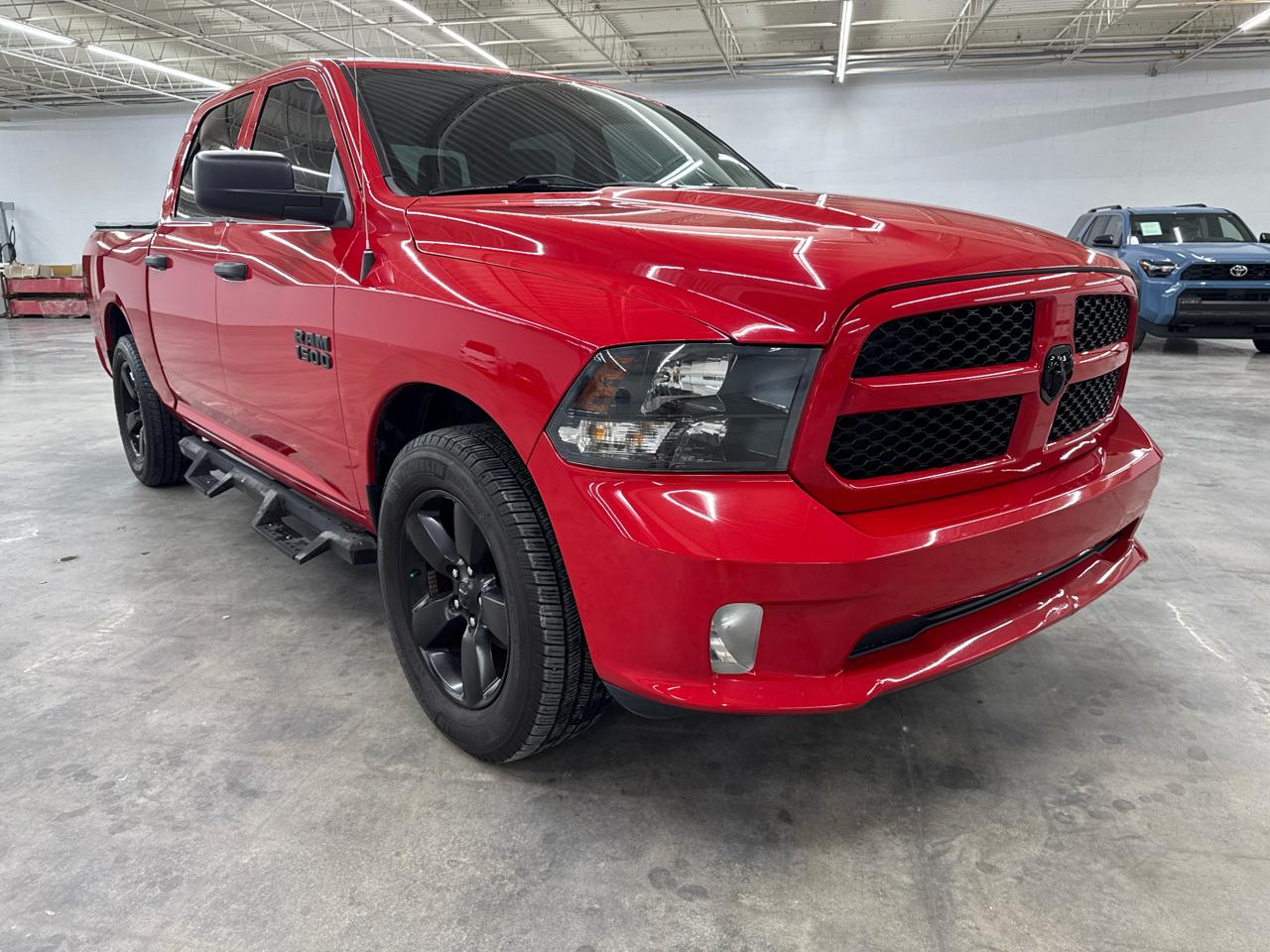RAM 1500 Express 4x2 Crew Cab 5'7" Box 2018