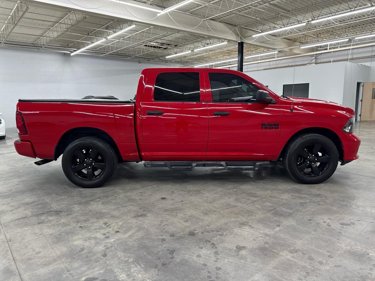 RAM 1500 Express 4x2 Crew Cab 5'7" Box 2018
