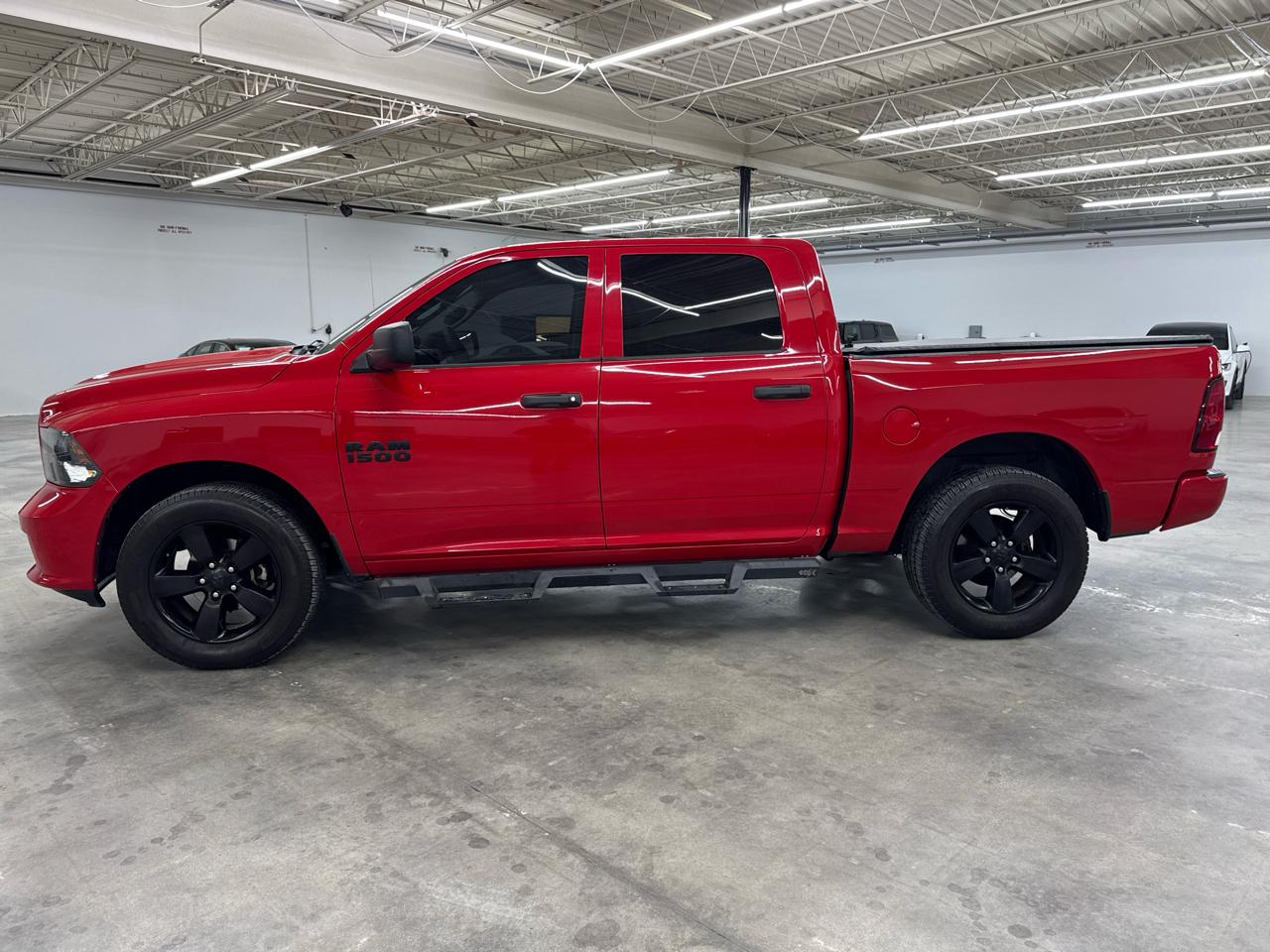 RAM 1500 Express 4x2 Crew Cab 5'7" Box 2018