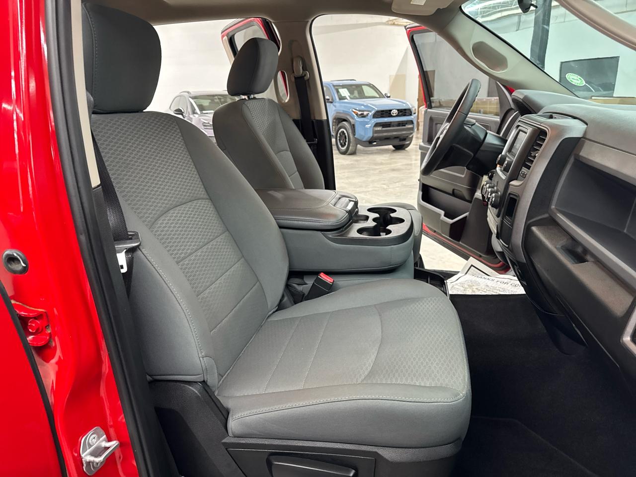 RAM 1500 Express 4x2 Crew Cab 5'7" Box 2018