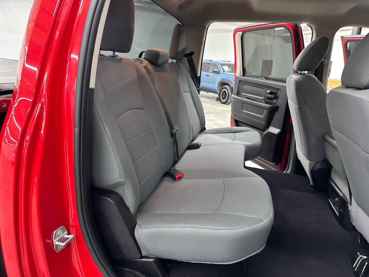 RAM 1500 Express 4x2 Crew Cab 5'7" Box 2018