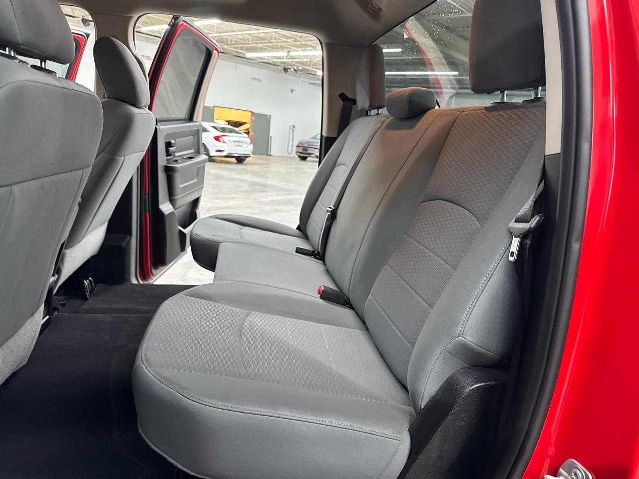 RAM 1500 Express 4x2 Crew Cab 5'7" Box 2018