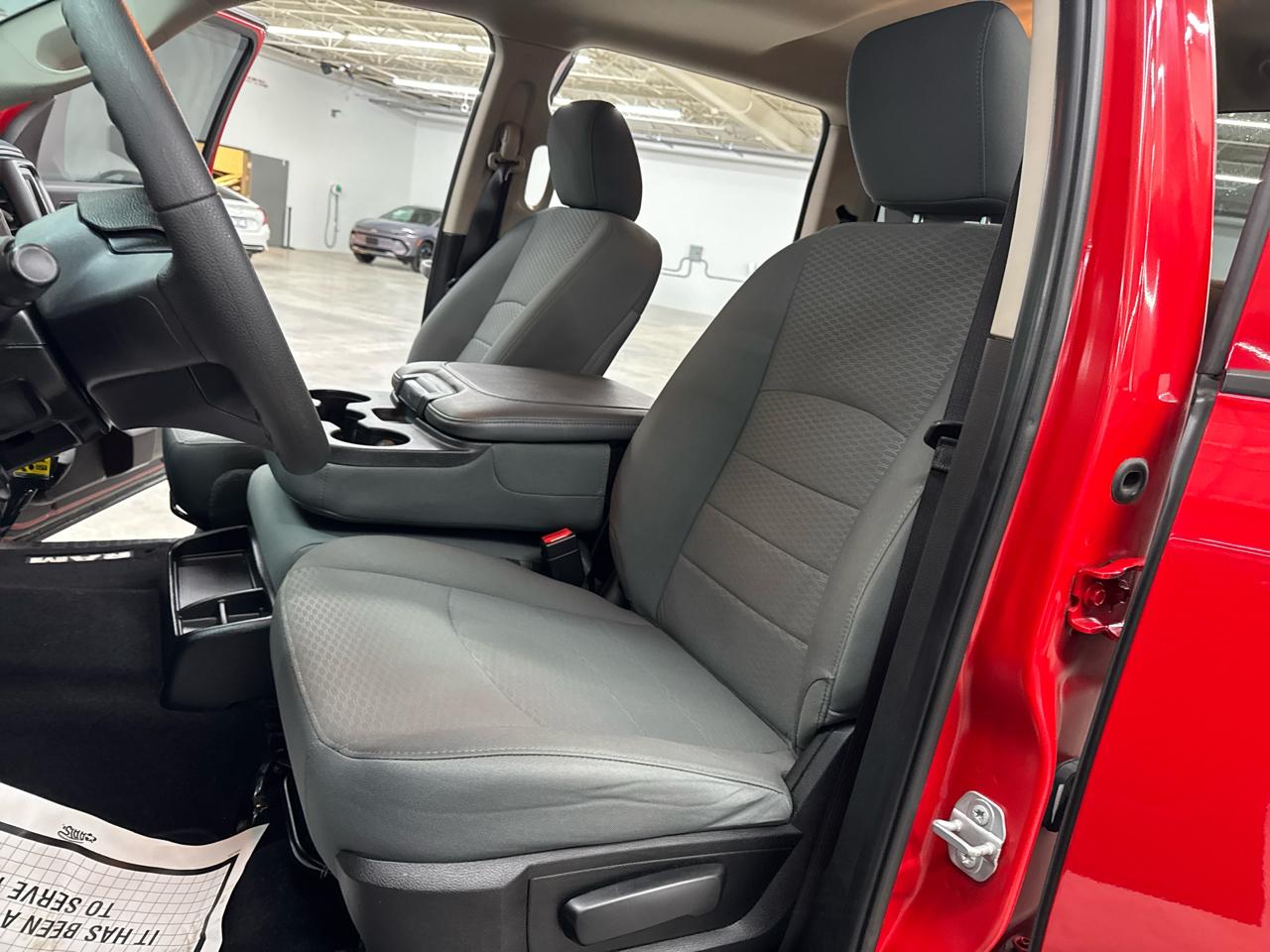 RAM 1500 Express 4x2 Crew Cab 5'7" Box 2018