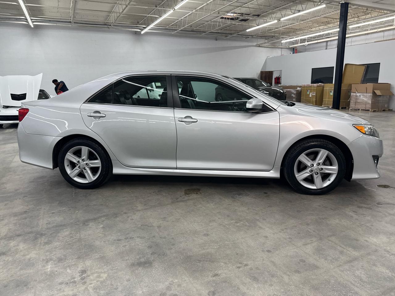 Toyota Camry 4dr Sdn I4 Auto XLE (Natl) 2013