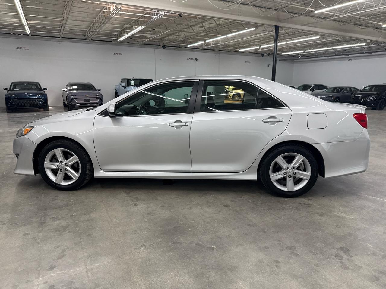 Toyota Camry 4dr Sdn I4 Auto XLE (Natl) 2013