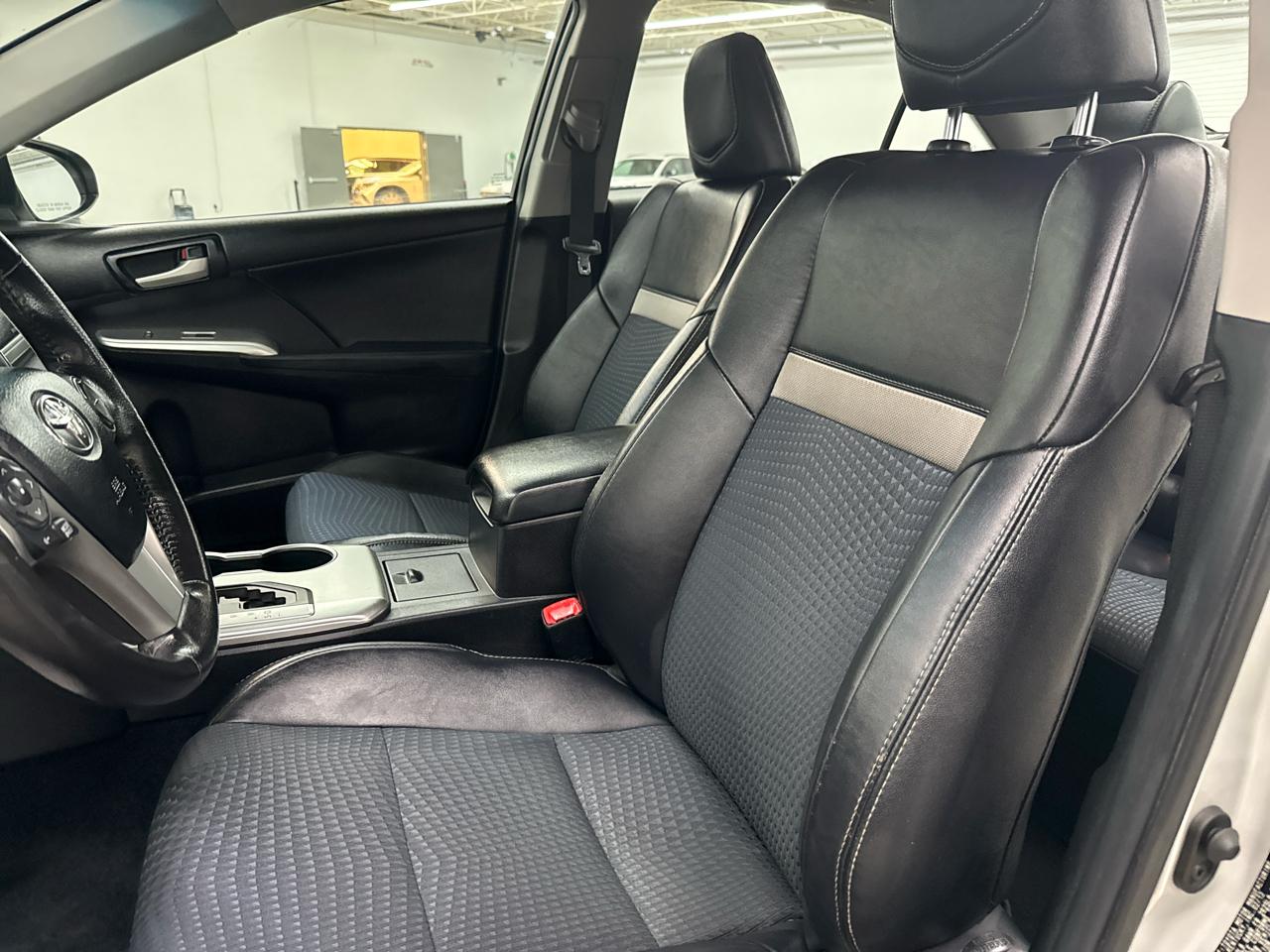 Toyota Camry 4dr Sdn I4 Auto XLE (Natl) 2013