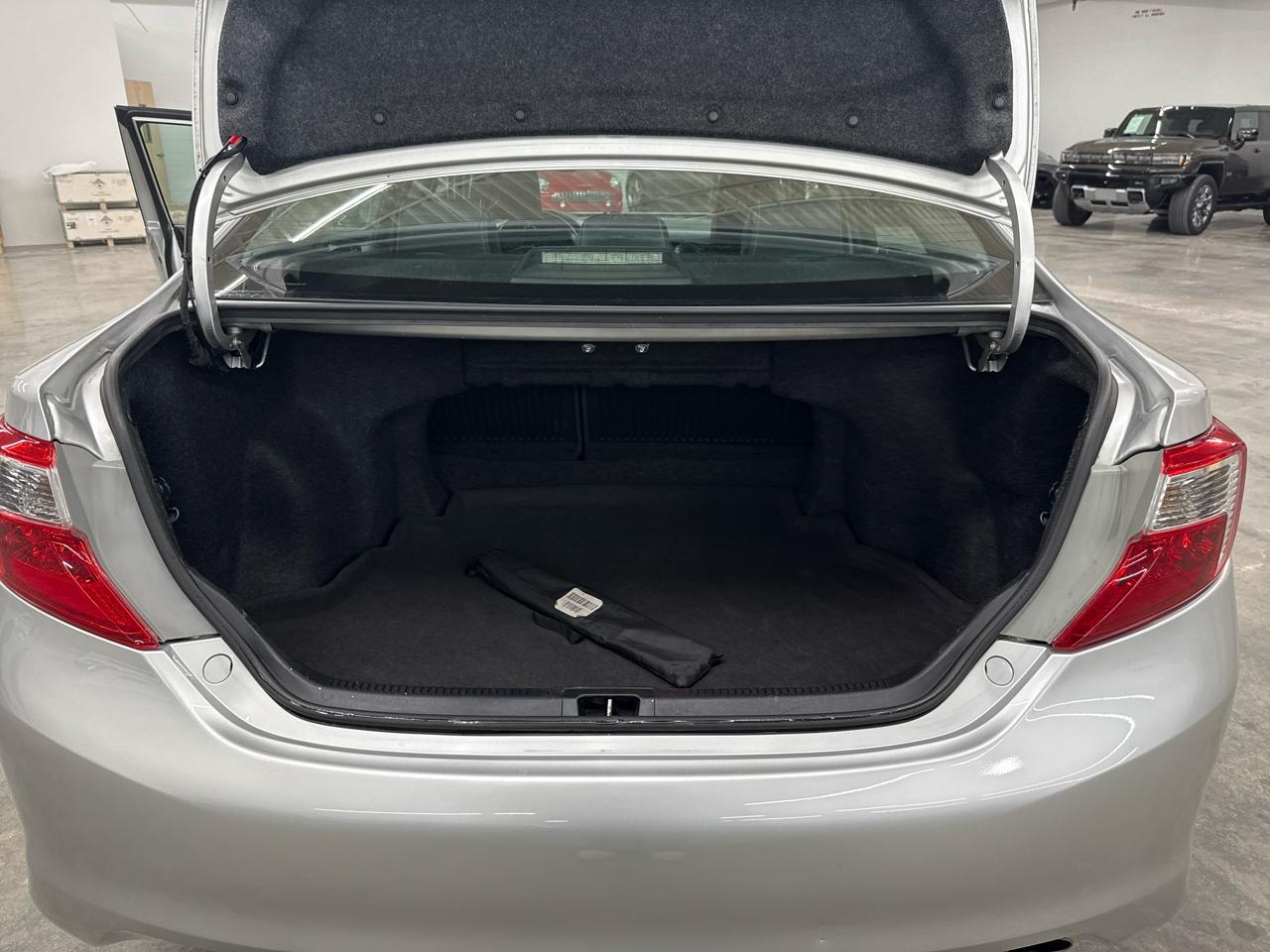 Toyota Camry 4dr Sdn I4 Auto XLE (Natl) 2013