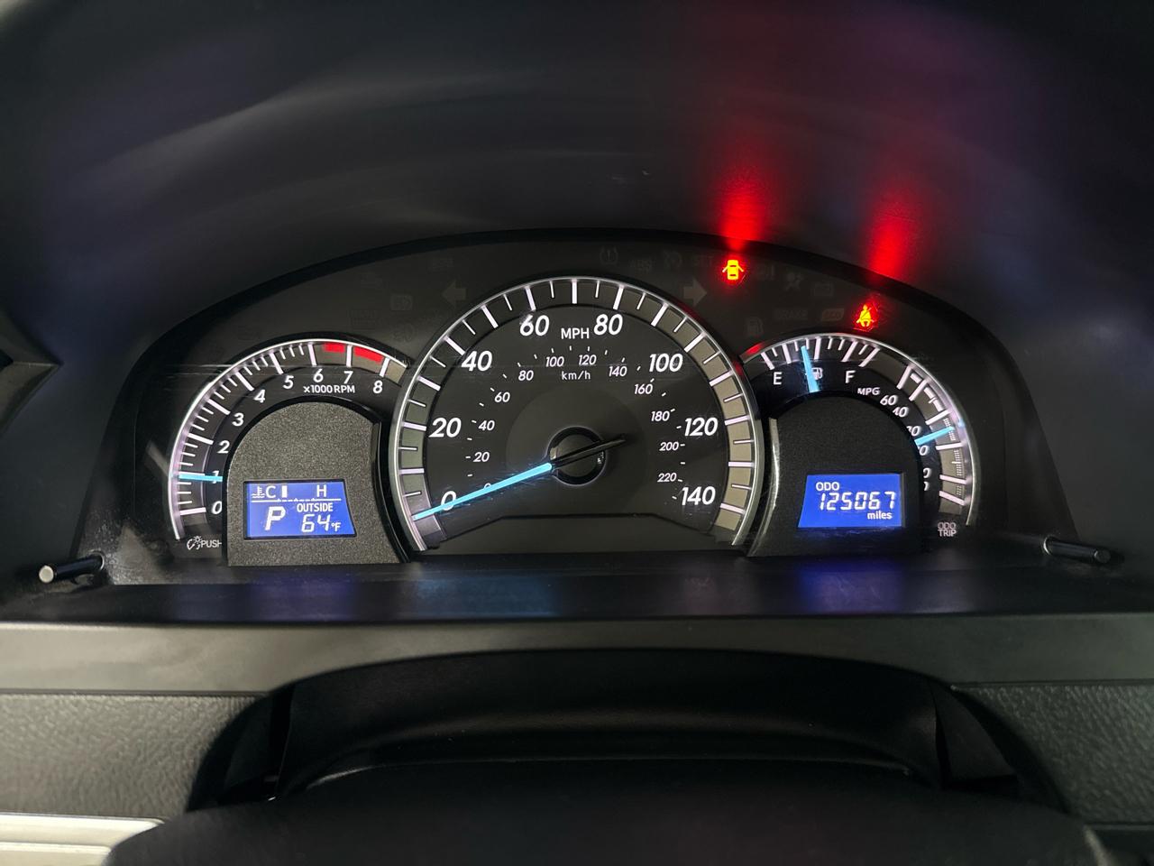 Toyota Camry 4dr Sdn I4 Auto XLE (Natl) 2013