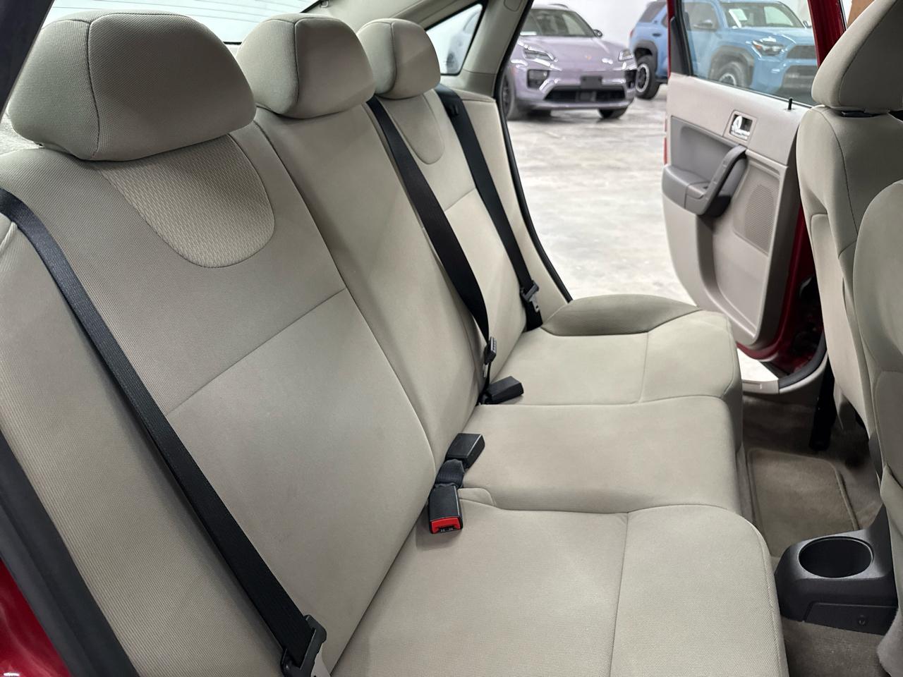 Ford Focus 4dr Sdn SES 2009