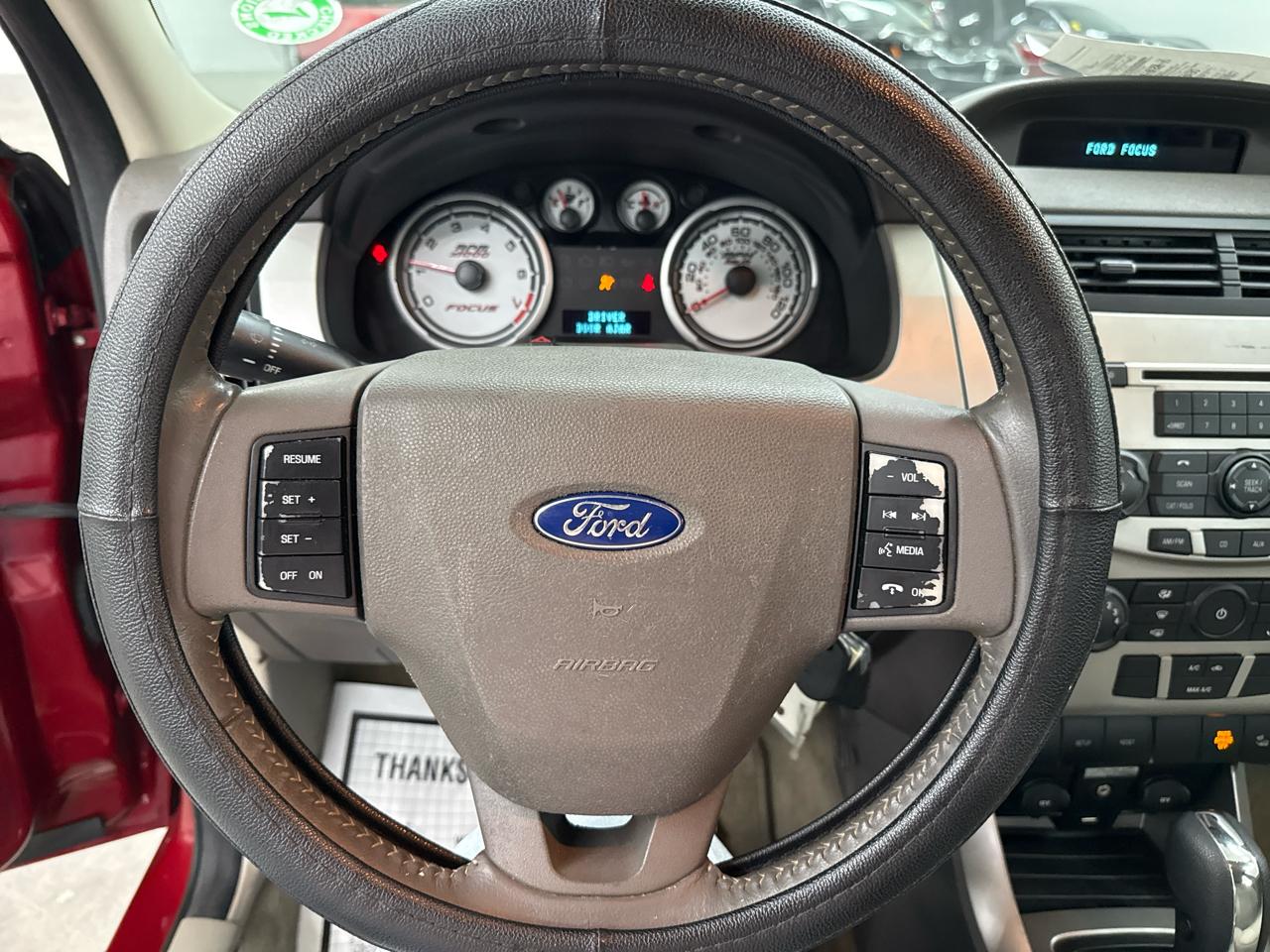 Ford Focus 4dr Sdn SES 2009