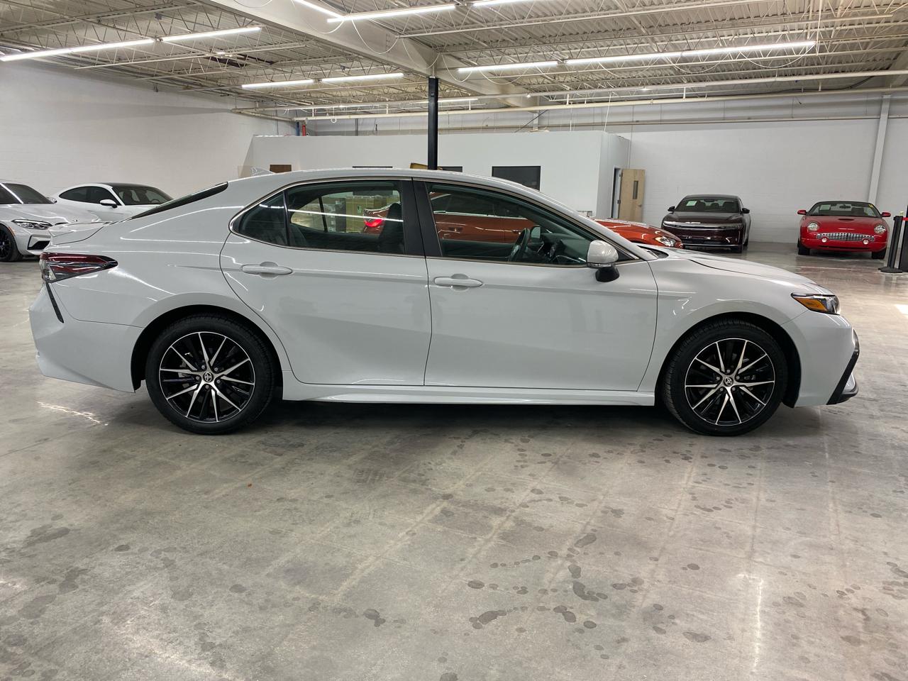 Toyota Camry SE Auto (Natl) 2024