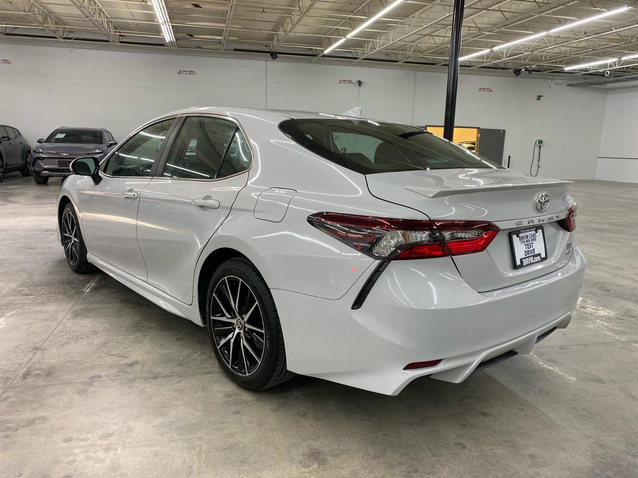 Toyota Camry SE Auto (Natl) 2024