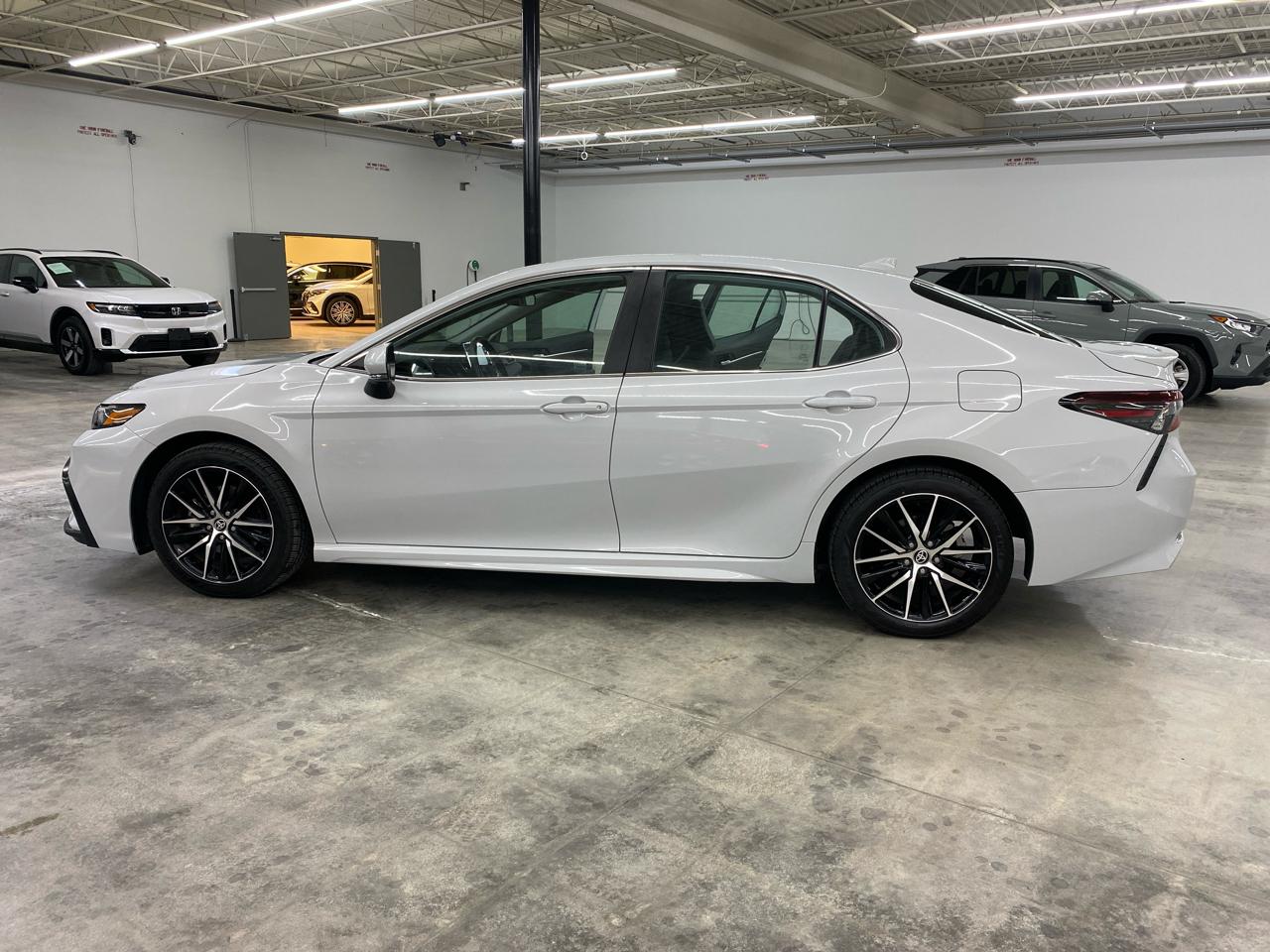 Toyota Camry SE Auto (Natl) 2024