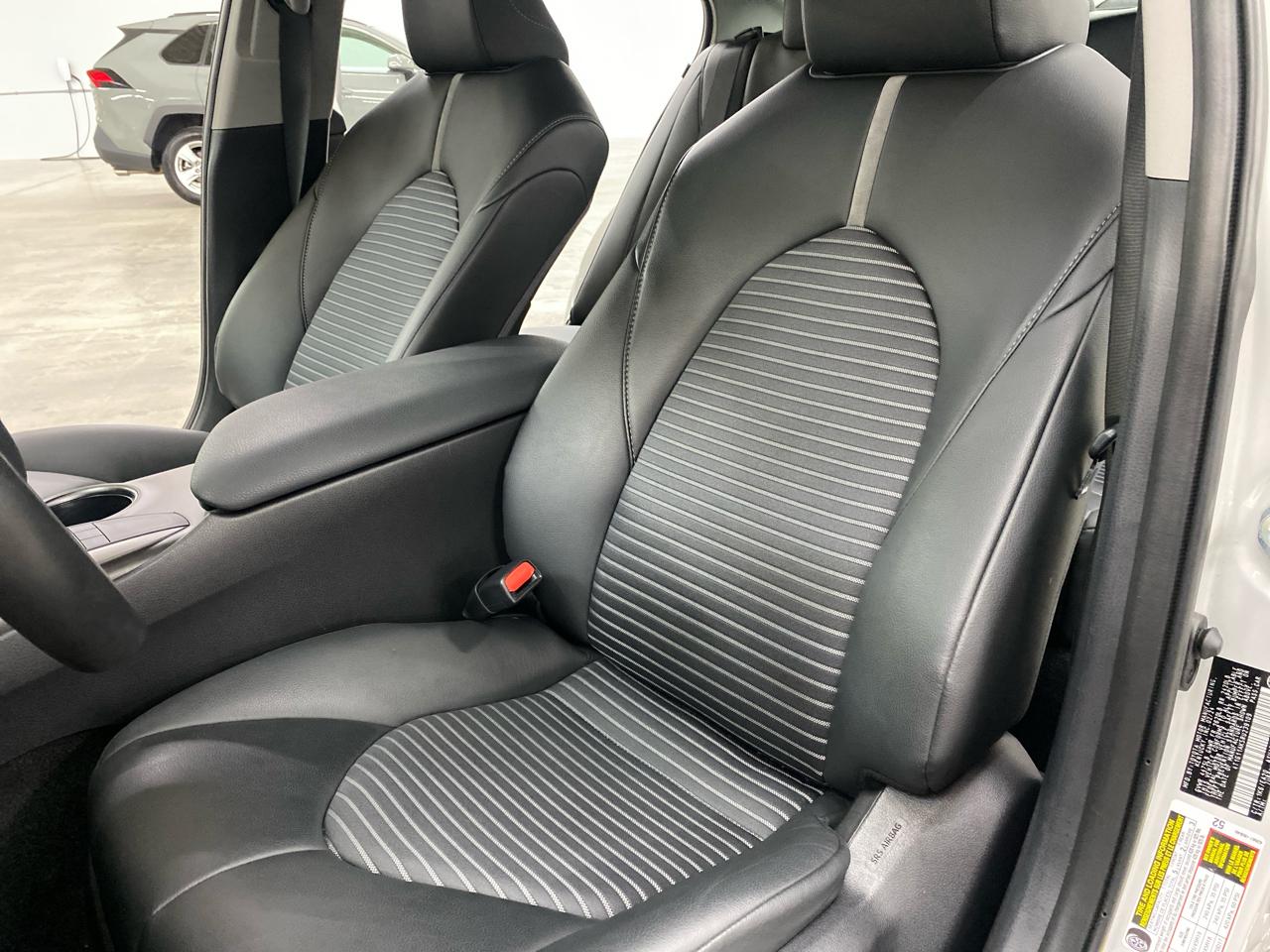 Toyota Camry SE Auto (Natl) 2024