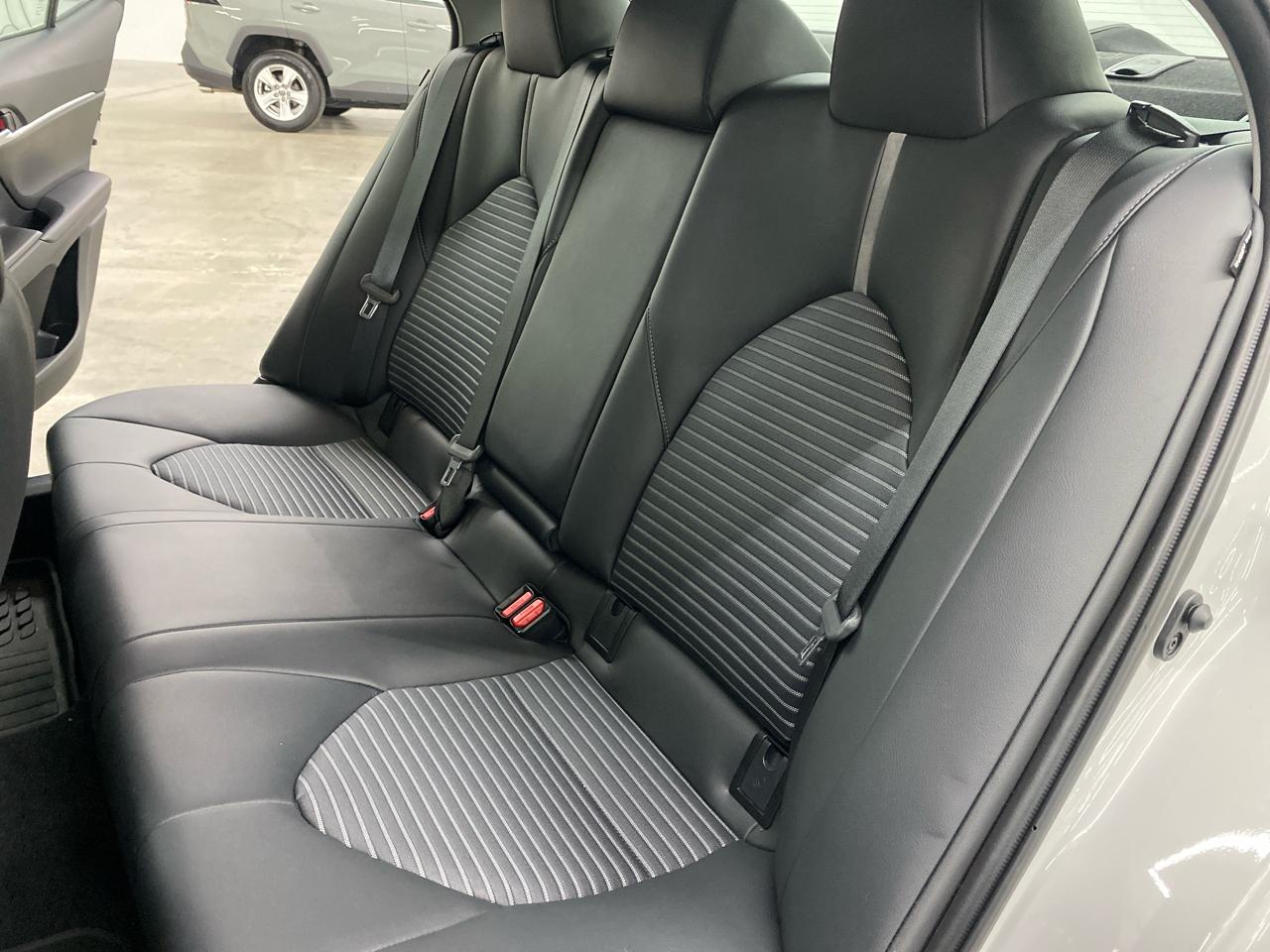 Toyota Camry SE Auto (Natl) 2024