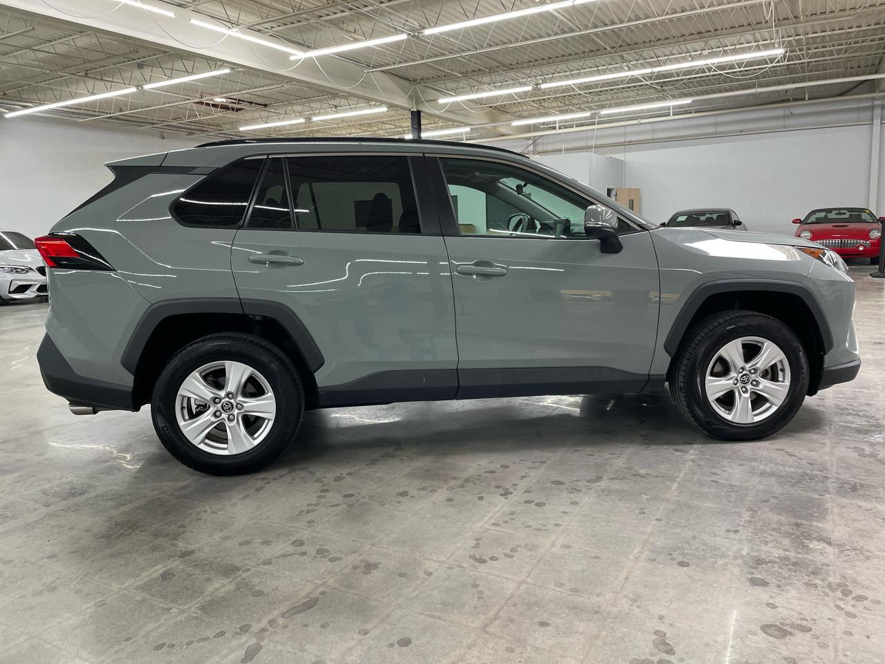 Toyota RAV4 XLE FWD (Natl) 2021