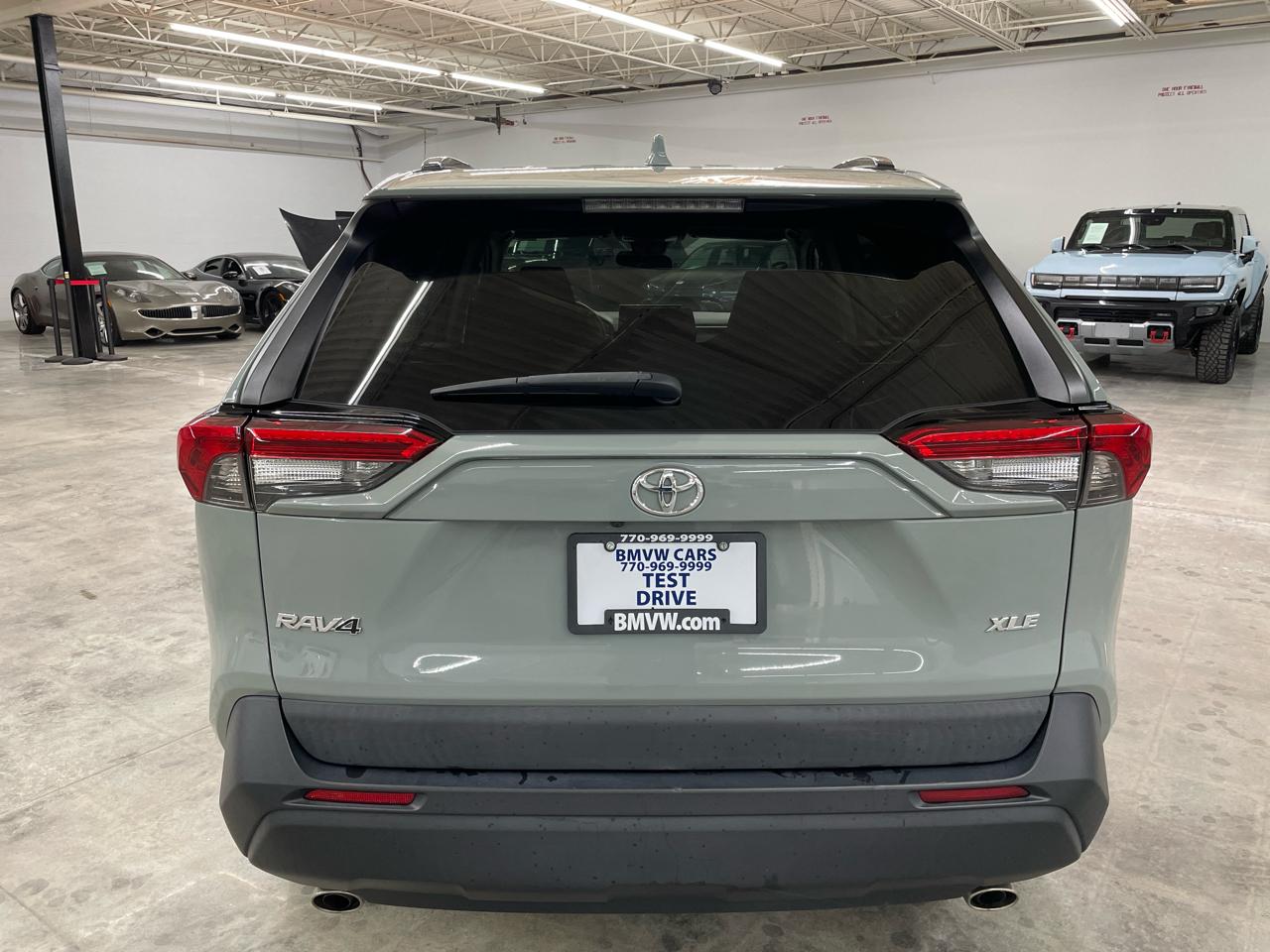 Toyota RAV4 XLE FWD (Natl) 2021