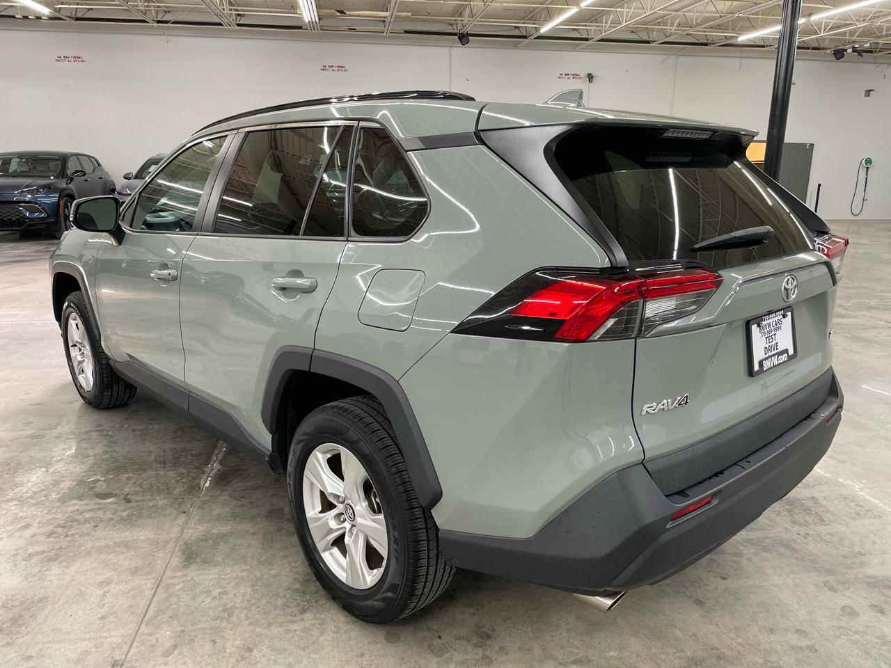 Toyota RAV4 XLE FWD (Natl) 2021