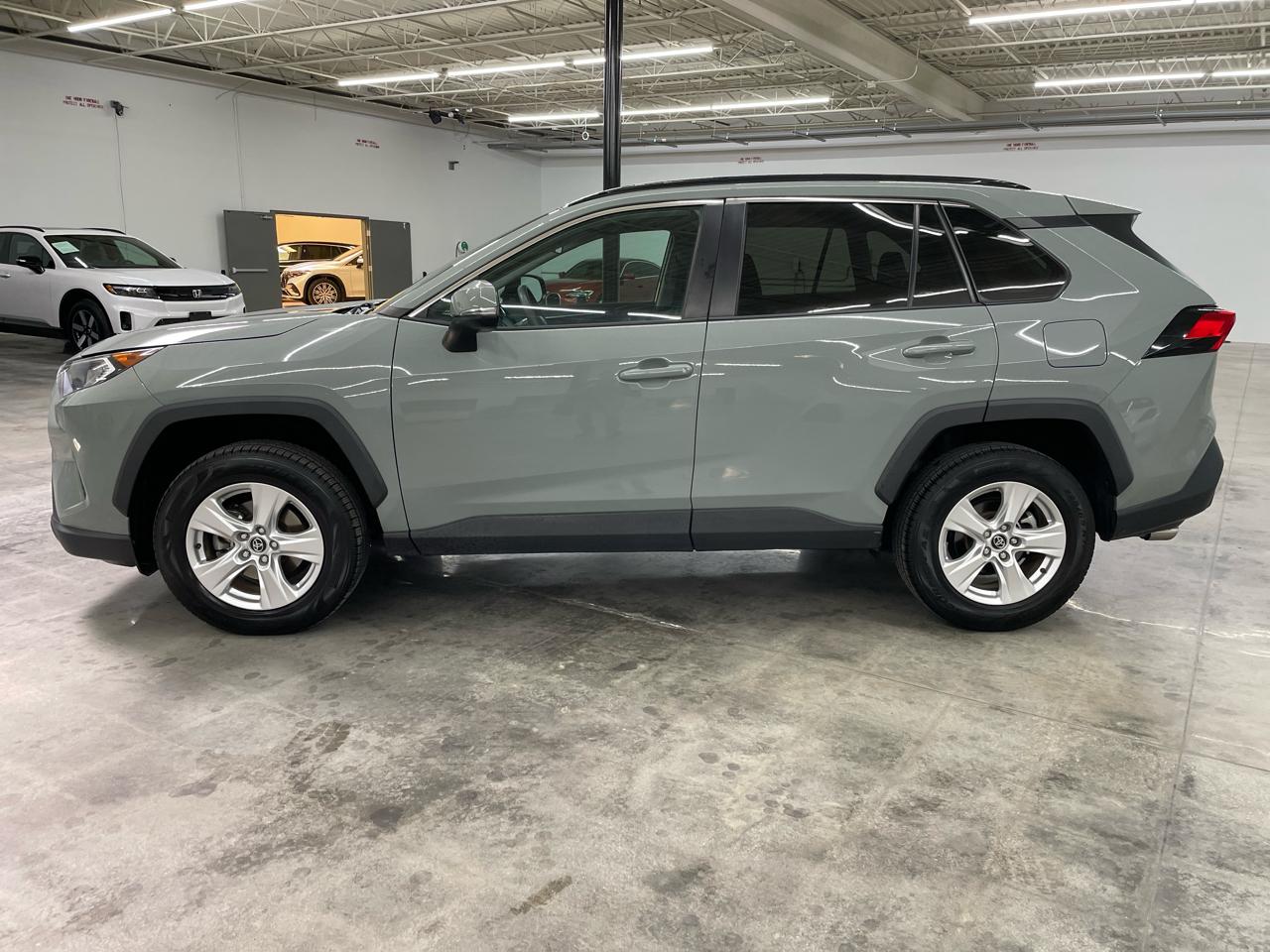 Toyota RAV4 XLE FWD (Natl) 2021