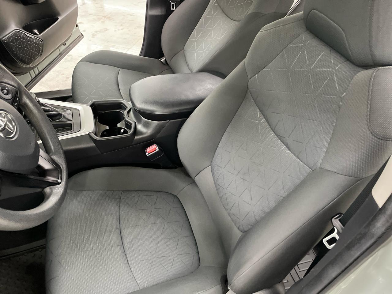 Toyota RAV4 XLE FWD (Natl) 2021