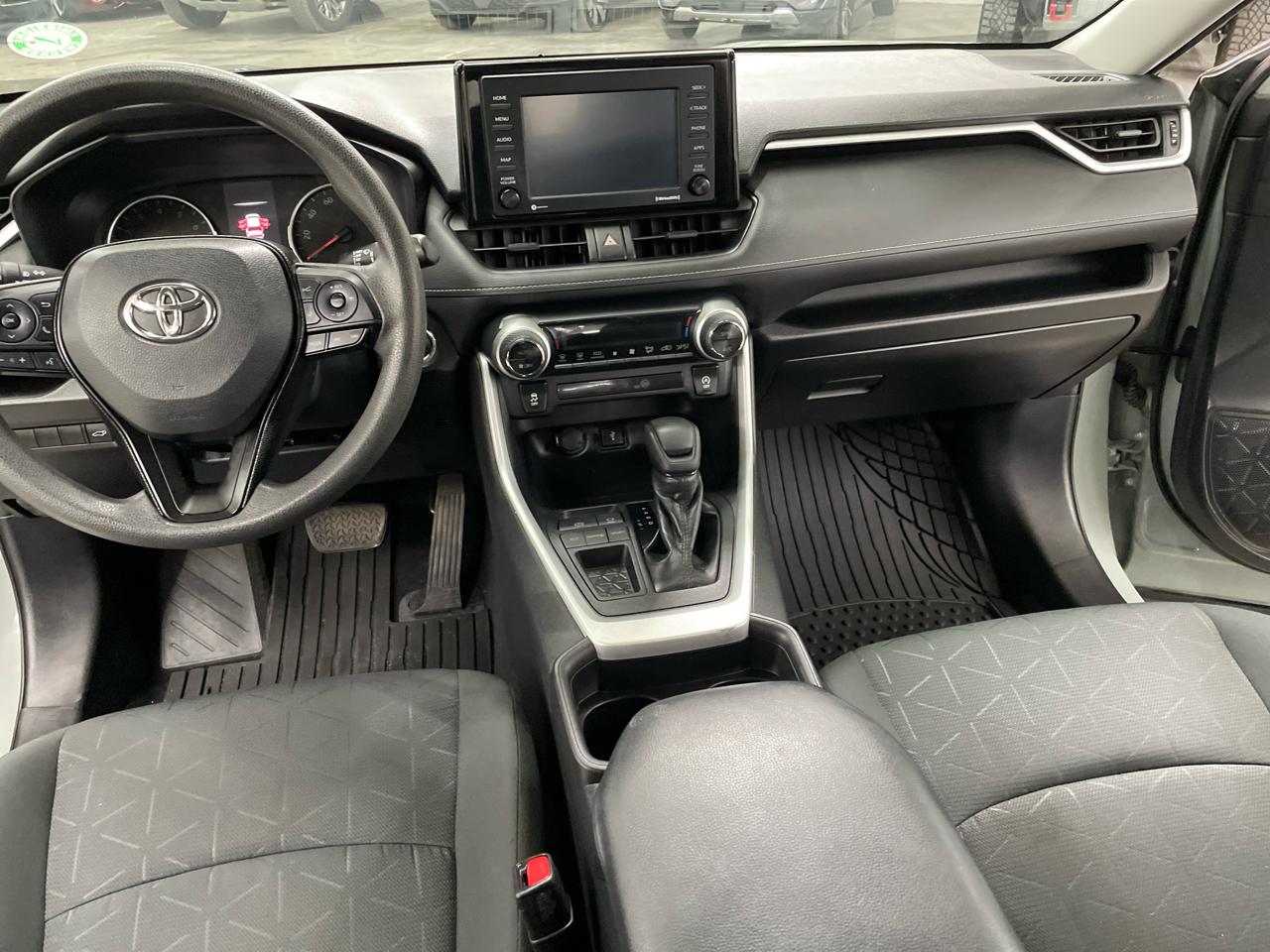 Toyota RAV4 XLE FWD (Natl) 2021