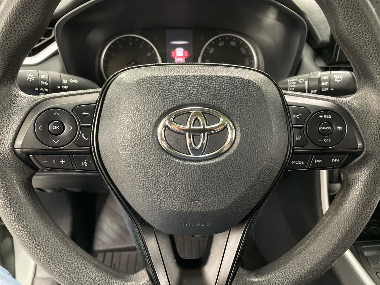 Toyota RAV4 XLE FWD (Natl) 2021