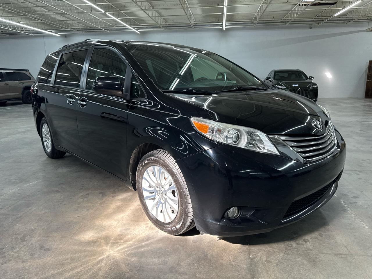 Toyota Sienna 5dr 8-Pass Van XLE Premium FWD (Natl) 2015