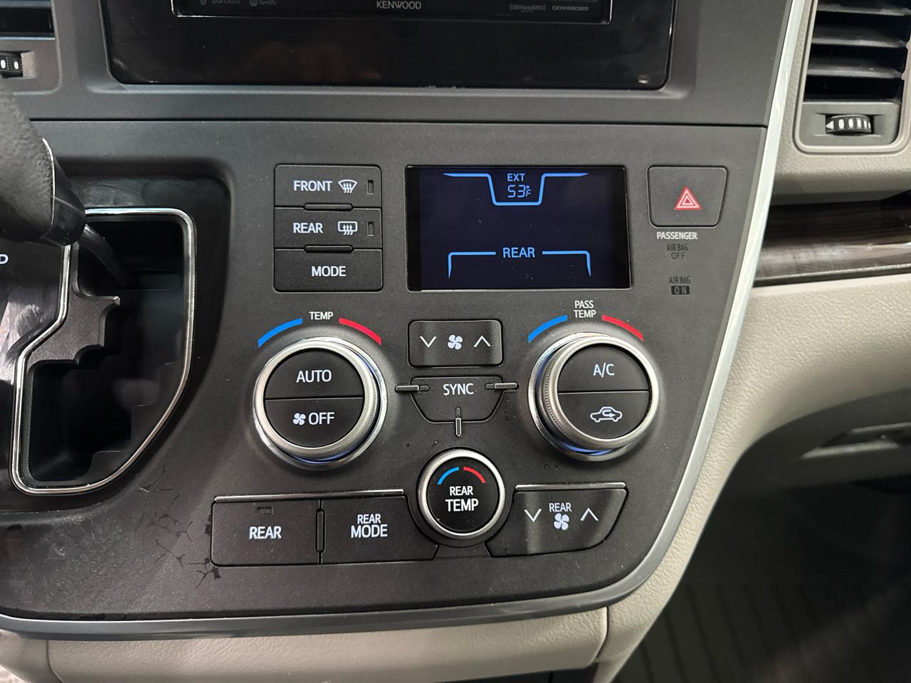 Toyota Sienna 5dr 8-Pass Van XLE Premium FWD (Natl) 2015