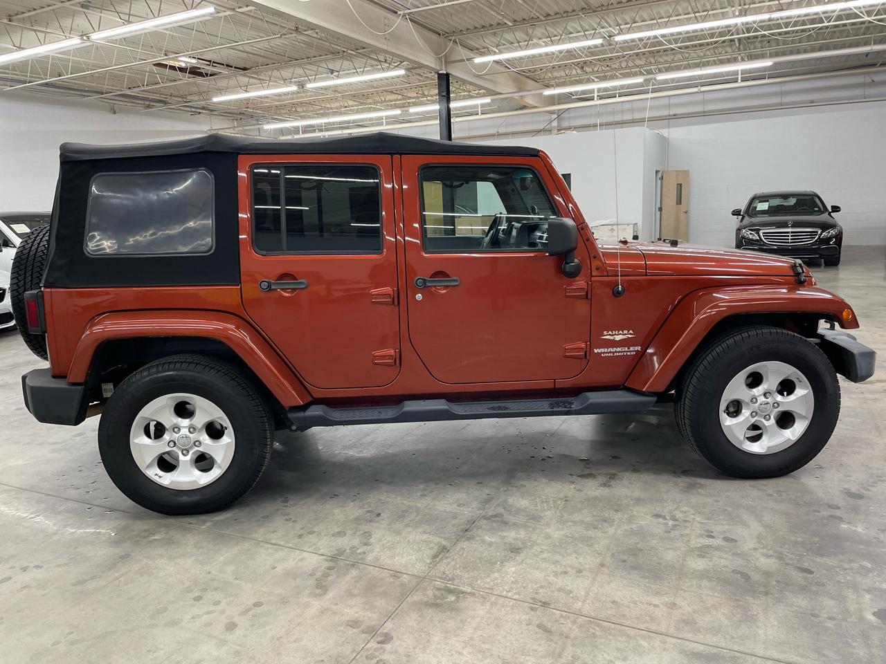 Jeep Wrangler Unlimited 4WD 4dr Sahara 2014
