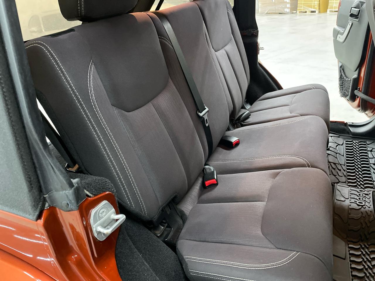 Jeep Wrangler Unlimited 4WD 4dr Sahara 2014