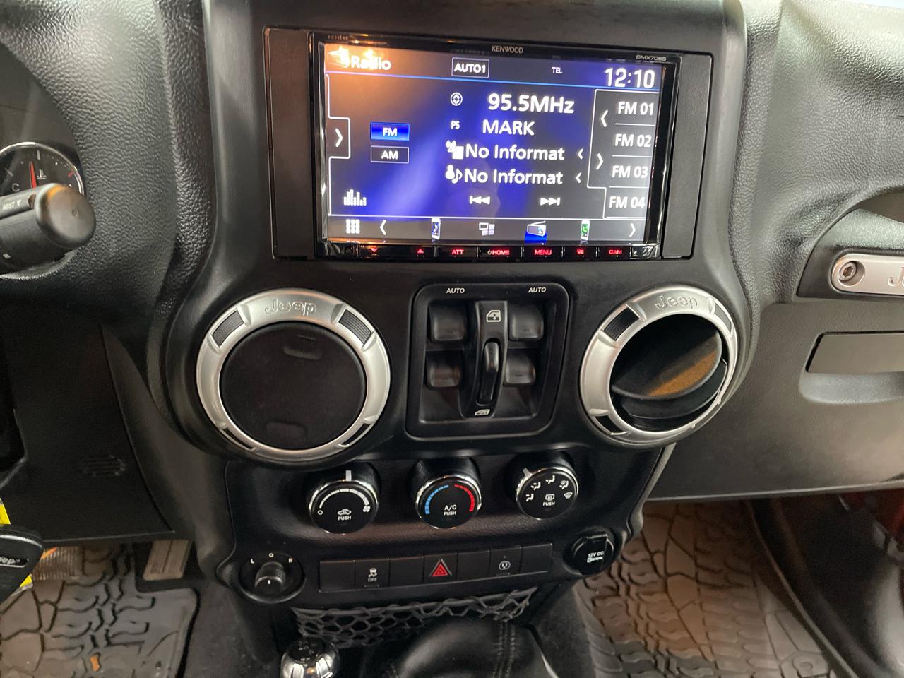 Jeep Wrangler Unlimited 4WD 4dr Sahara 2014