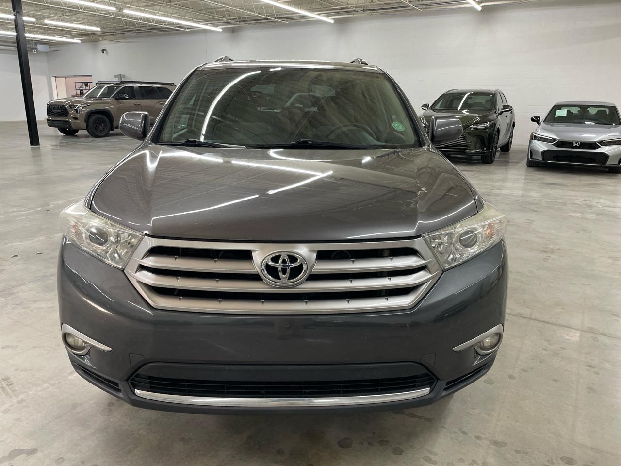 Toyota Highlander FWD 4dr V6 (Natl) 2013