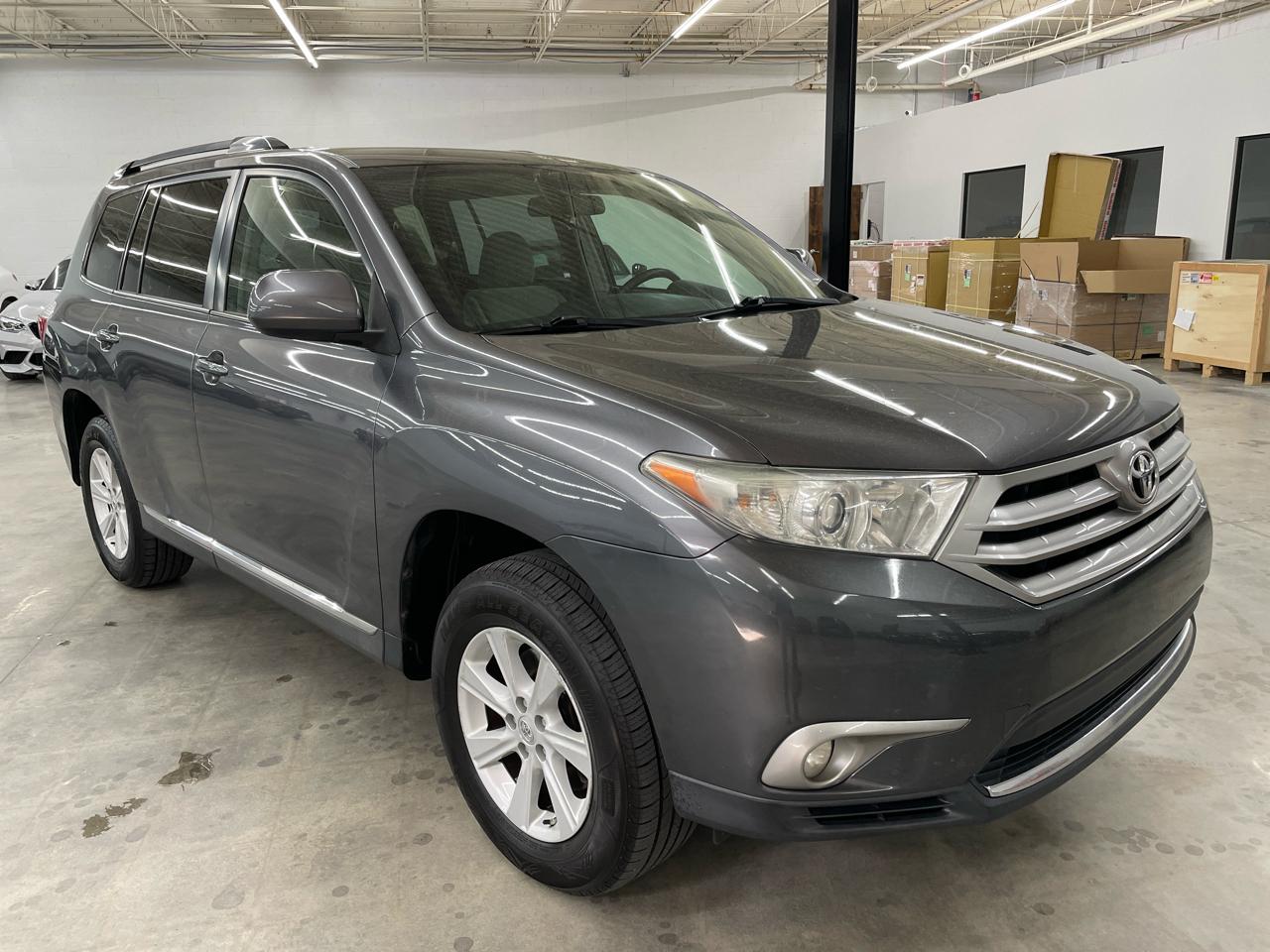 Toyota Highlander FWD 4dr V6 (Natl) 2013