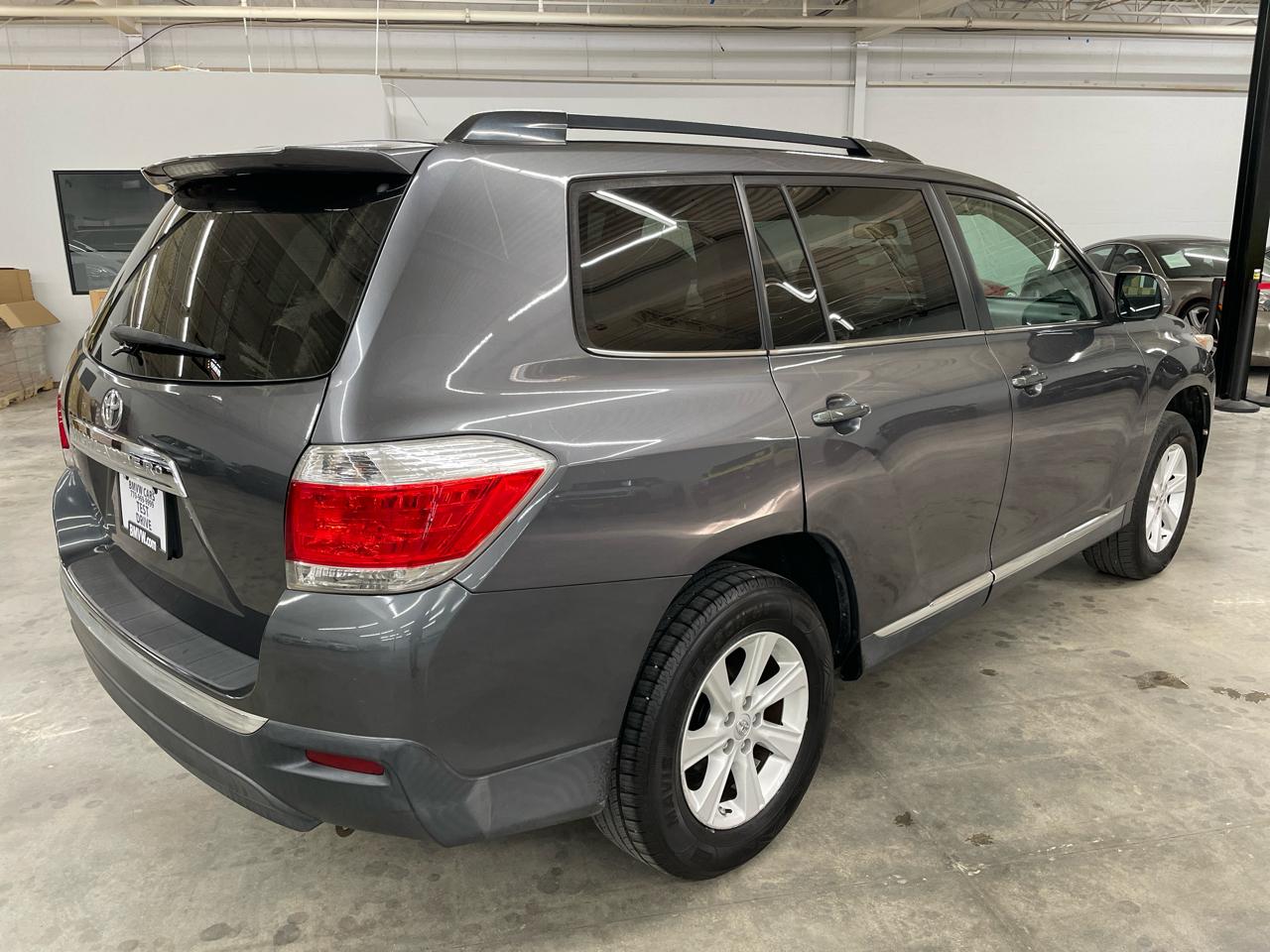 Toyota Highlander FWD 4dr V6 (Natl) 2013