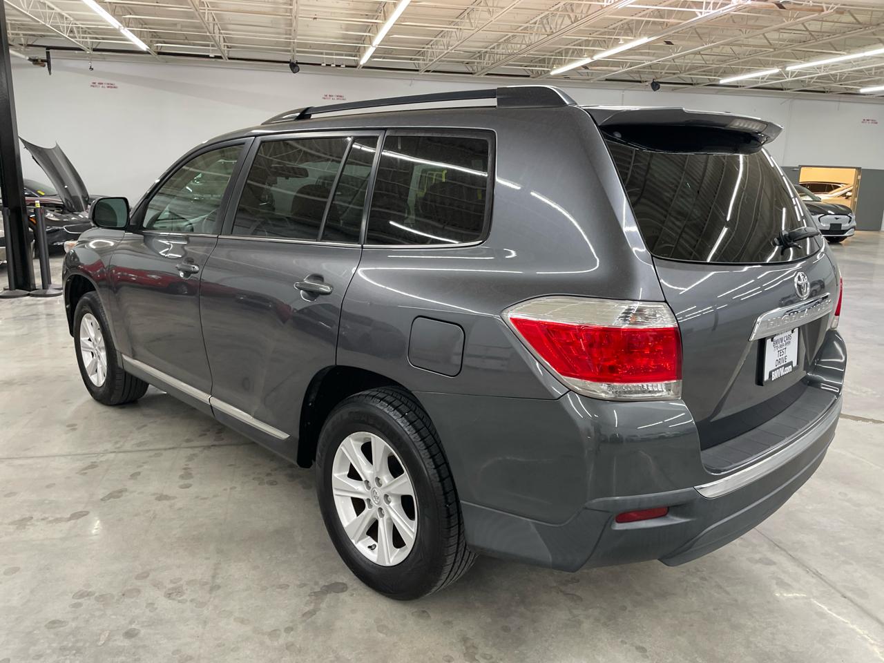 Toyota Highlander FWD 4dr V6 (Natl) 2013