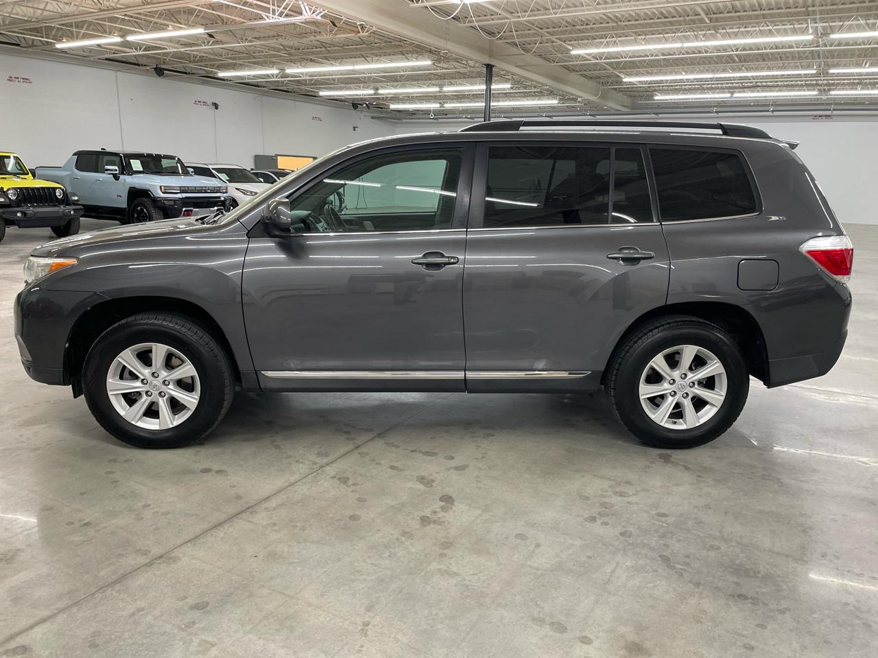 Toyota Highlander FWD 4dr V6 (Natl) 2013