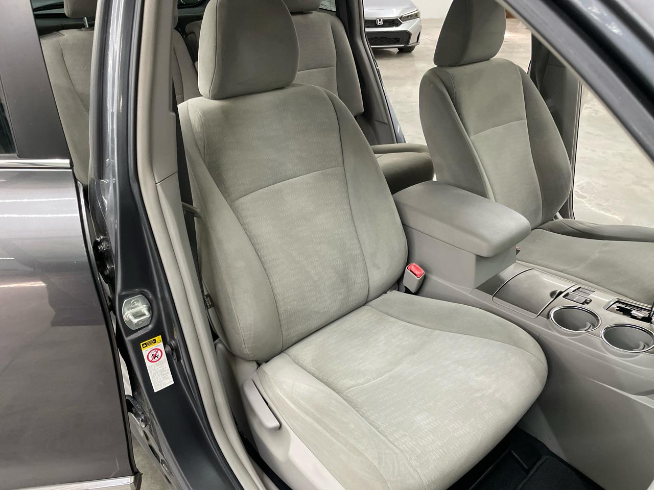 Toyota Highlander FWD 4dr V6 (Natl) 2013