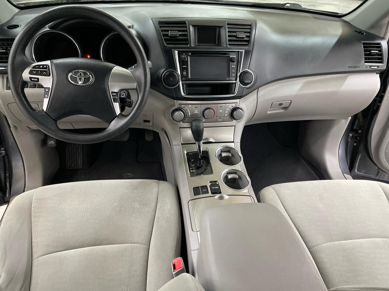 Toyota Highlander FWD 4dr V6 (Natl) 2013